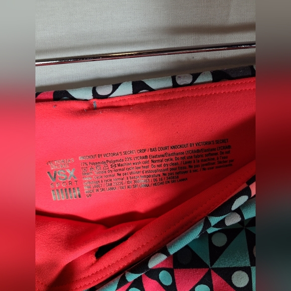 Victorias secret knock out crop leggings- 25 inches long size small - Picture 2 of 4